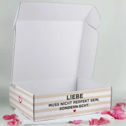 Liebe muss echt sein - Geschenkkarton in drei Größen mit Ihrem Wunschtext