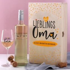 Lieblingsoma - Weingeschenk mit bedrucktem Glas in edler Holzverpackung