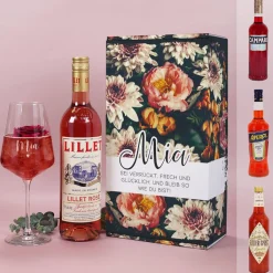 Lillet Geschenkset mit graviertem Weinglas und eleganten Vintage Blumenmotiv