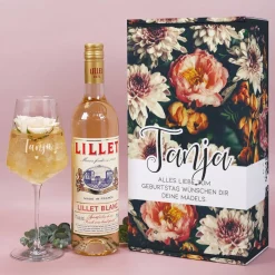Lillet Geschenkset mit graviertem Weinglas und eleganten Vintage Blumenmotiv