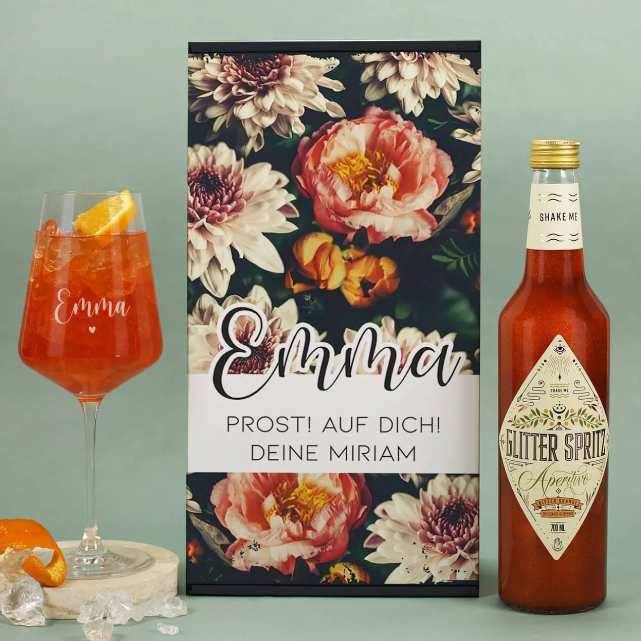 Lillet Geschenkset mit graviertem Weinglas und eleganten Vintage Blumenmotiv