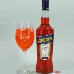 Lillet Geschenkset mit graviertem Weinglas und eleganten Vintage Blumenmotiv