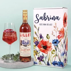 Lillet Geschenkset zum Muttertag mit bunten Frühlingsblumen und gravierten Weinglas