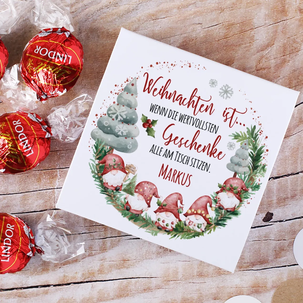 Lindorkugeln in personalisierter Geschenkbox zu Weihnachten mit Wichtelmotiv 'wertvollste Geschenke'