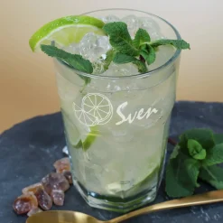 Longdrinkglas mit Limetten und Namensgravur