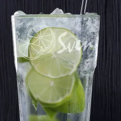 Longdrinkglas mit Limetten und Namensgravur