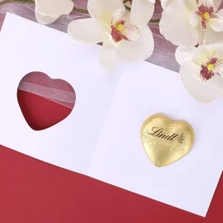 Love is in the air - Klappkarte mit Lindt Schokoherz