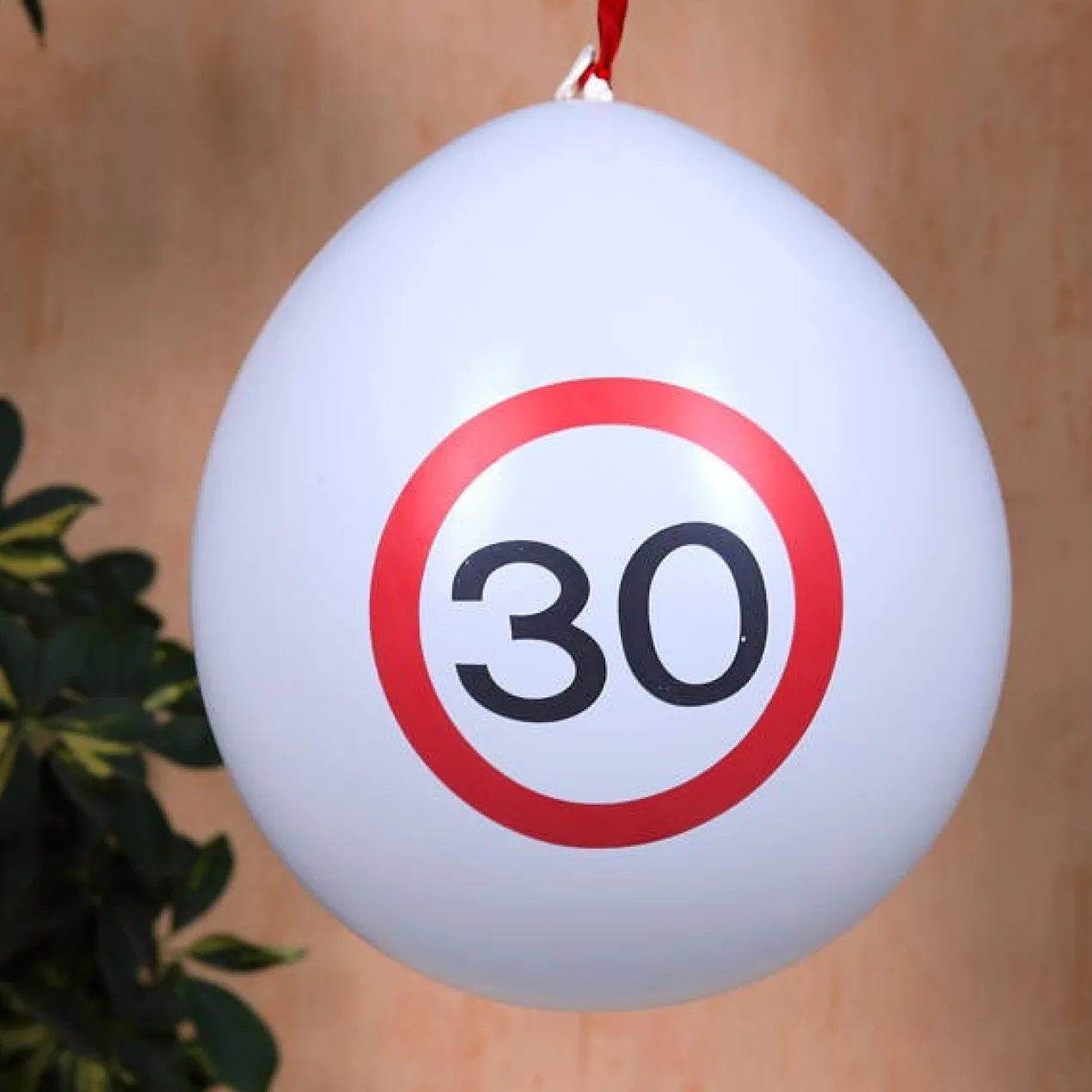 8 Luftballons Verkehrsschild 30