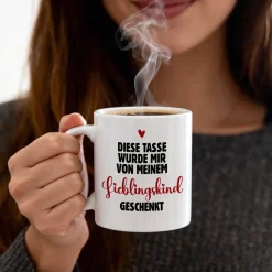 Lustige Tasse für Mama 'vom Lieblingskind geschenkt' | Geschenk für Mütter zum Muttertag & Geburtstag