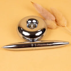 Magischer Kugelschreiber mit Gravur und Magnethalter