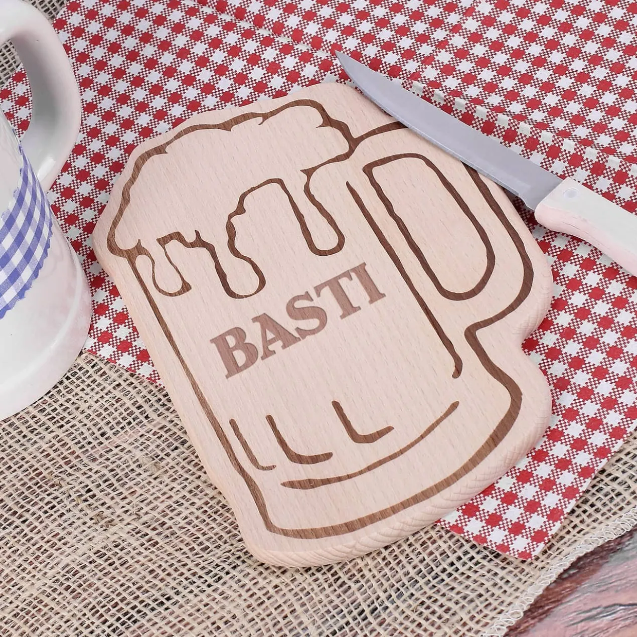 Maßkrug 1L und Holzbrettchen mit persönlicher Gravur