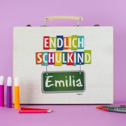 Malkoffer aus Holz 'Endlich Schulkind' personalisiert mit Name für Kinder | Geschenk zur Einschulung