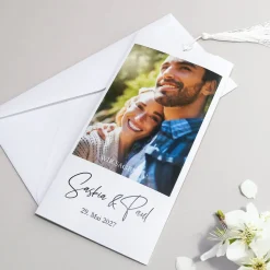 Moderne Hochzeitseinladung - Ziehkarte mit Foto & weißer Quaste
