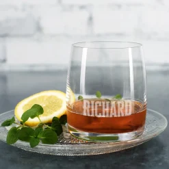 Modernes Whiskyglas mit schlichter Namensgravur