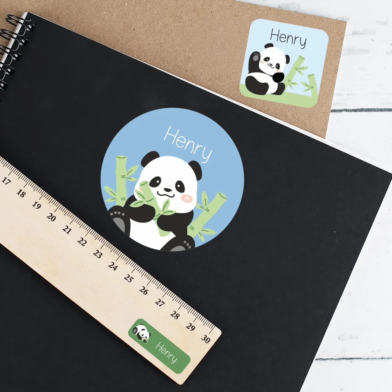 Namensaufkleber mit Panda Motiv und Name personalisiert | 84 Sticker für Kindergarten, Kita & Schule