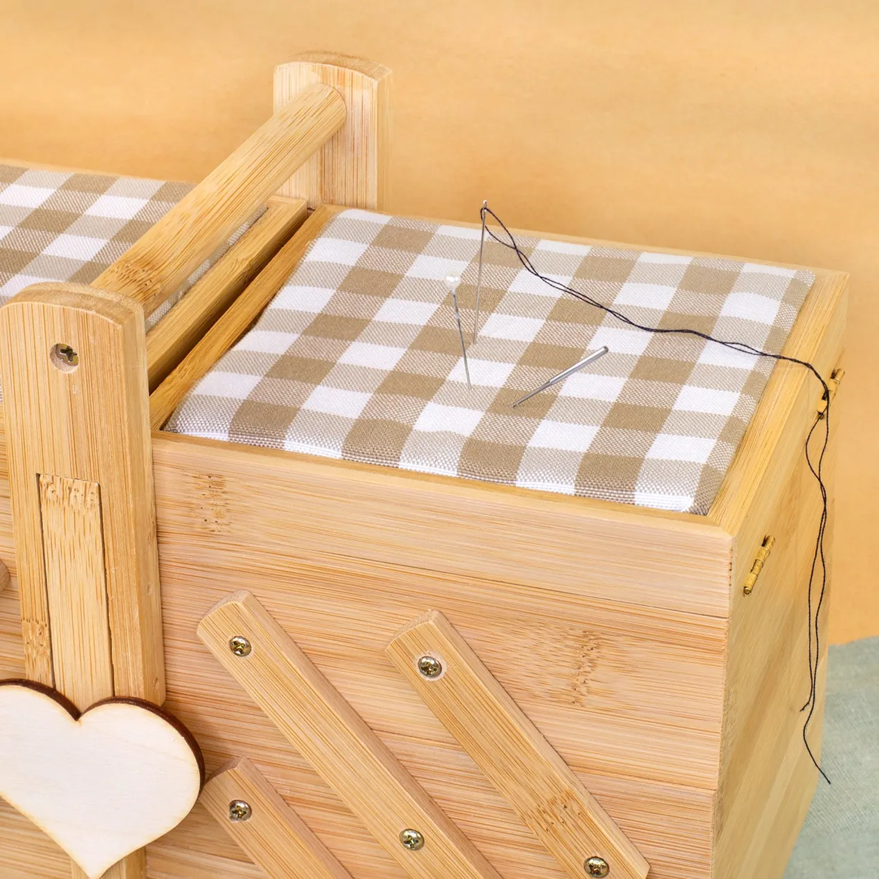 Nähkästchen aus Holz personalisiert mit Name | Bambus Nähkasten mit 5 Fächern & Nadelkissen