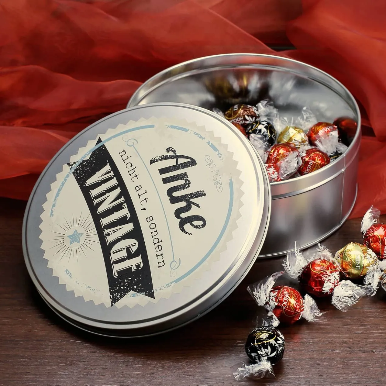Nicht alt, sondern vintage! - runde Geschenkdose mit Name