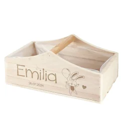 Niedlicher Geschenkkorb zur Geburt mit Häschen-Motiv, Name und Datum