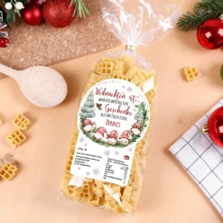 Nudeln zu Weihnachten personalisiert mit Name | Weihnachtsnudeln in Geschenkform mit Wichtel-Motiv
