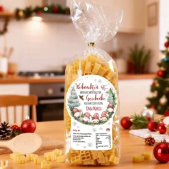 Nudeln zu Weihnachten personalisiert mit Name | Weihnachtsnudeln in Geschenkform mit Wichtel-Motiv