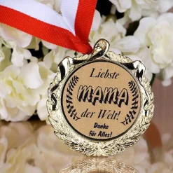 Orden am Bande: Liebste Mama der Welt!