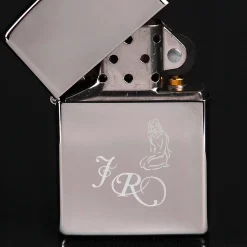 Original Zippo Feuerzeug mit Monogramm und Sternzeichen