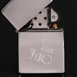Original Zippo Feuerzeug mit Monogramm und Sternzeichen