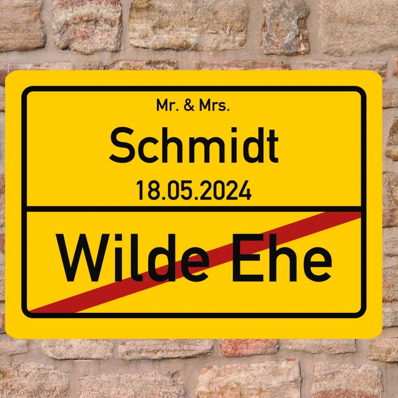 Ortsschild zur Hochzeit mit Name und Datum
