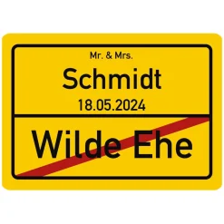 Ortsschild zur Hochzeit mit Name und Datum