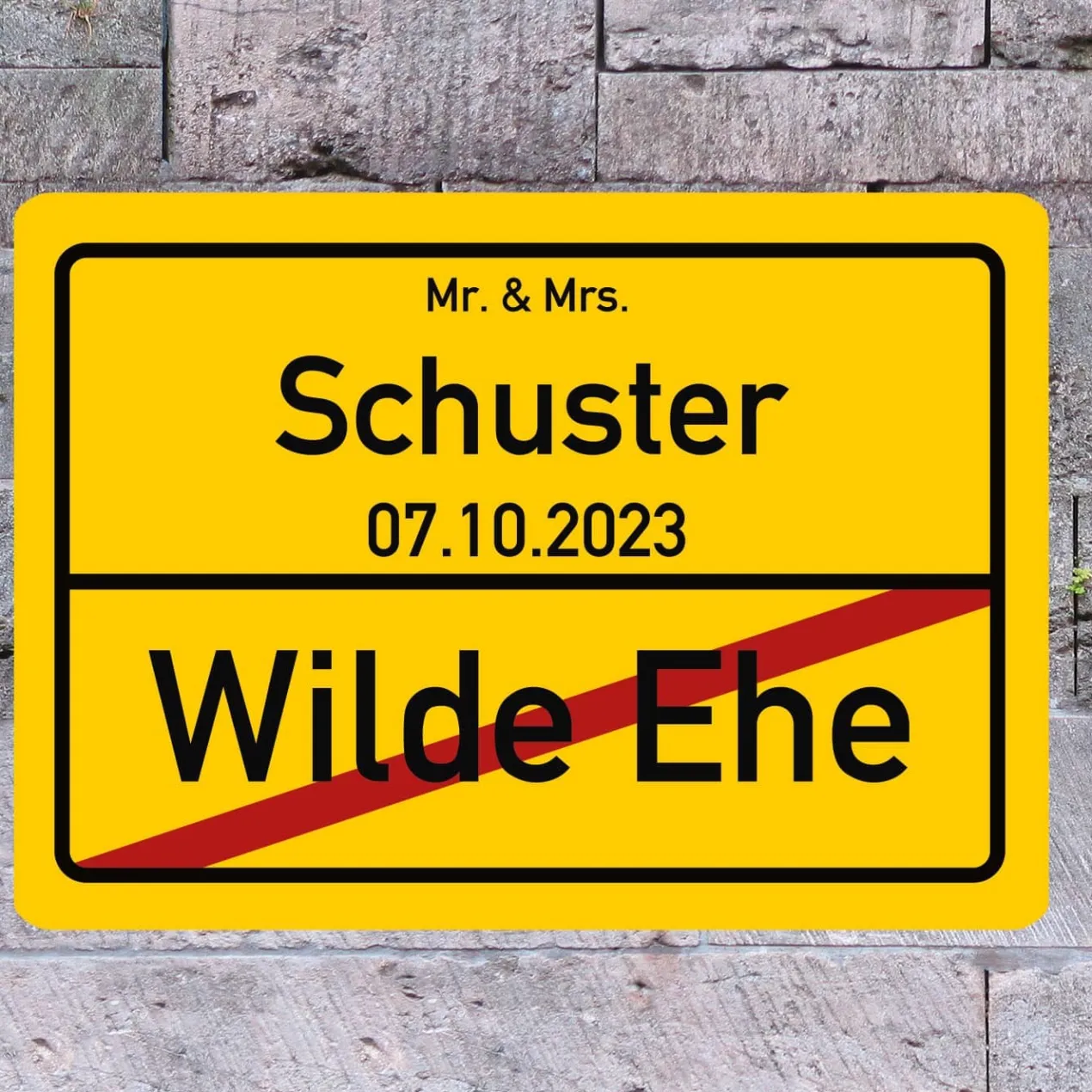 Ortsschild zur Hochzeit mit Name und Datum