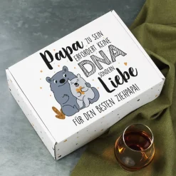 Papa zu sein erfordert keine DNA sondern Liebe - süße Geschenkbox für Stiefpapas