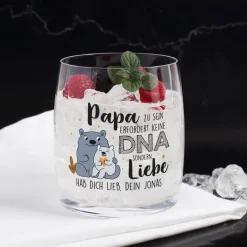 Papa zu sein erfordert keine DNA sondern Liebe - Trinkglas für Stiefväter mit niedlichem Motiv
