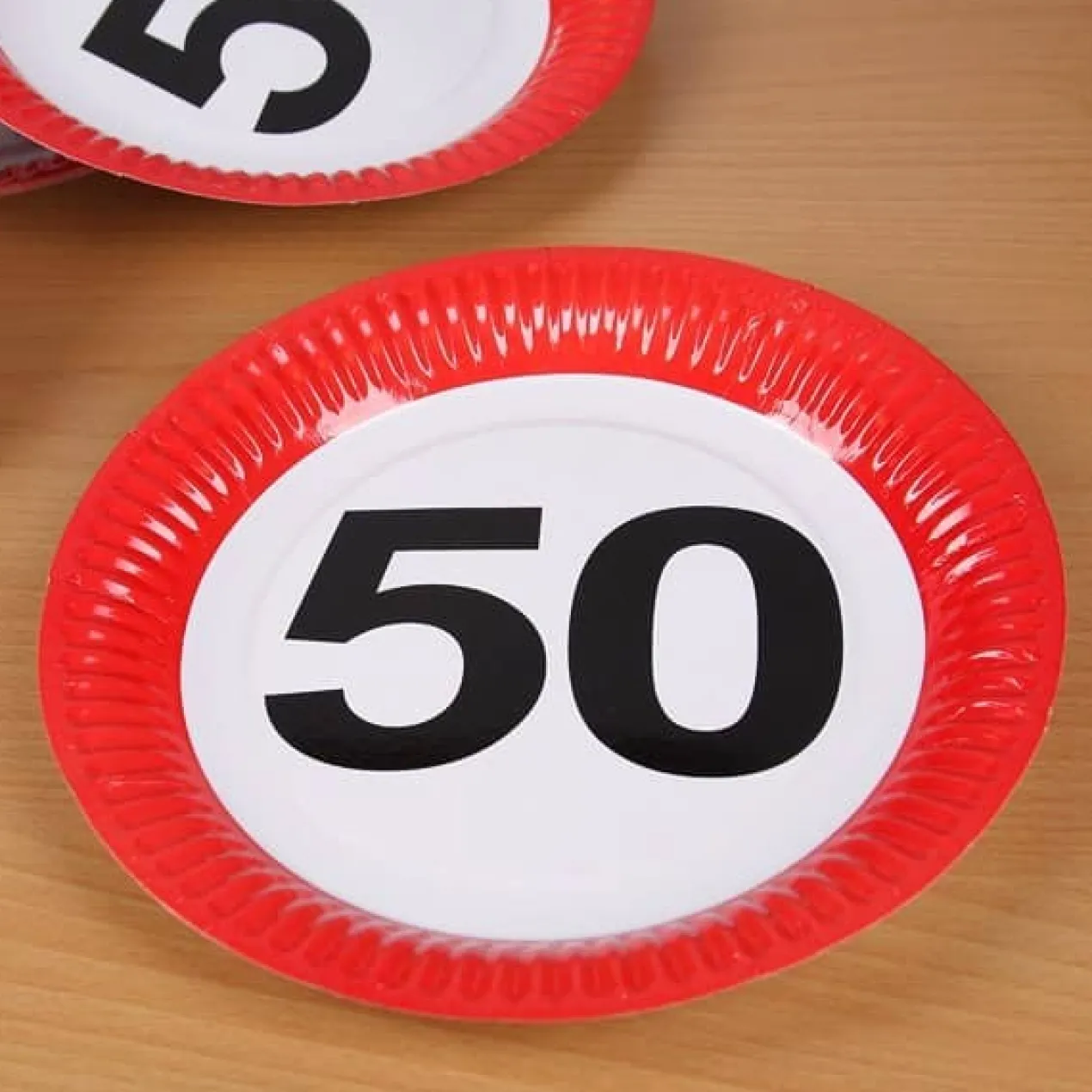 8 Pappteller - Achtung 50