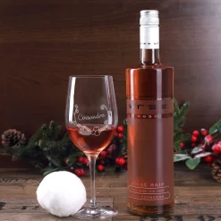 Persönliches Weihnachtsgeschenk für Weinliebhaber mit Weihnachtskranz, Name und Wunschtext