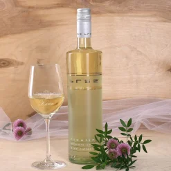Persönliches Wein-Set zum 70. Geburtstag mit graviertem Glas und Flasche