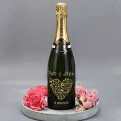 Persönlich gravierte Champagnerflasche mit Herz