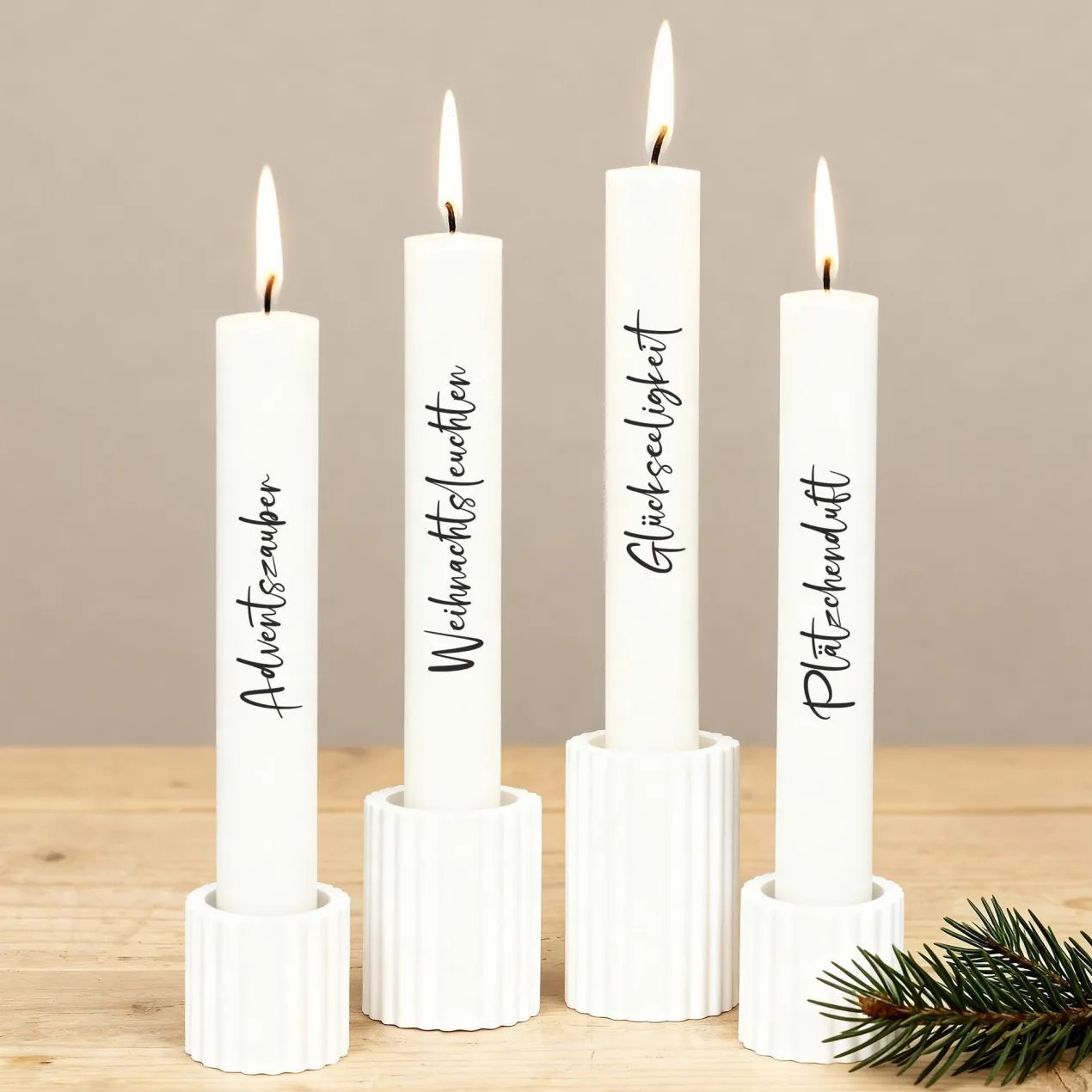 Personalisierbare Adventskerzen im 4er-Set mit Wunschtext - Elegante Stabkerzen für Weihnachten