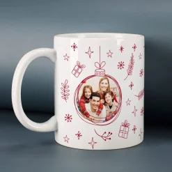 Personalisierbare Keramiktasse mit Foto im Weihnachtskugel Motiv | Geschenk zu Weihnachten