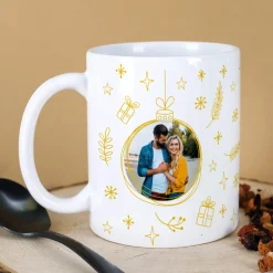 Personalisierbare Keramiktasse mit Foto im Weihnachtskugel Motiv | Geschenk zu Weihnachten