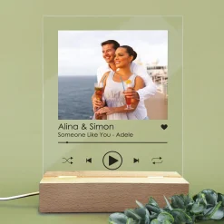 Personalisierbare LED-Lampe mit Foto, Namen & Wunschtext | Musik-Player-Design
