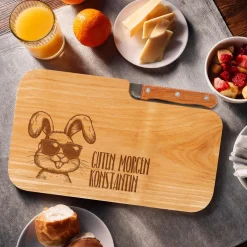 Personalisierbares Messerbrett aus Holz mit Oster-Motiv und Wunschtext