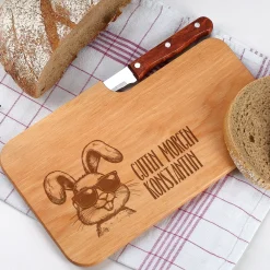 Personalisierbares Messerbrett aus Holz mit Oster-Motiv und Wunschtext