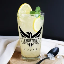 Personalisierbares Vodka-Glas mit Adler-Motiv & Name | Geschenk für Cocktail-Liebhaber