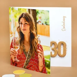 Personalisierte Einladungskarte zum 30. Geburtstag mit Foto & goldener Zahl | Klappkarte mit Umschlag