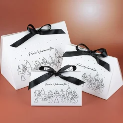Personalisierte Geschenktasche mit verschneitem Winterdorf | Edle Verpackung für Weihnachtsgeschenke