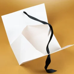 Personalisierte Geschenktasche mit goldener Schneeflocke | Edle Verpackung für Weihnachtsgeschenke