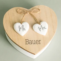 Personalisierte Herzdose aus Holz zur Hochzeit oder Verlobung | Mr. & Mrs.