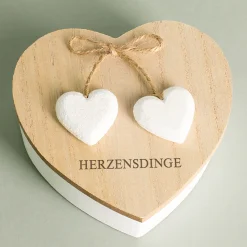 Personalisierte Herzdose aus Holz zur Hochzeit oder Verlobung