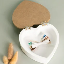Personalisierte Herzdose aus Holz zur Hochzeit oder Verlobung