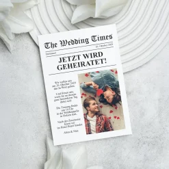 Personalisierte Hochzeitseinladung im Zeitungsstil mit Fotos & Text | Wedding Times Karte A6